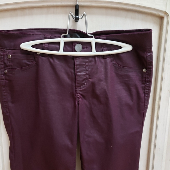 Womens Jeans Size 5 Burgundy Skinny Tappered Leg Mid Rise Coated - Picture 3 of 10